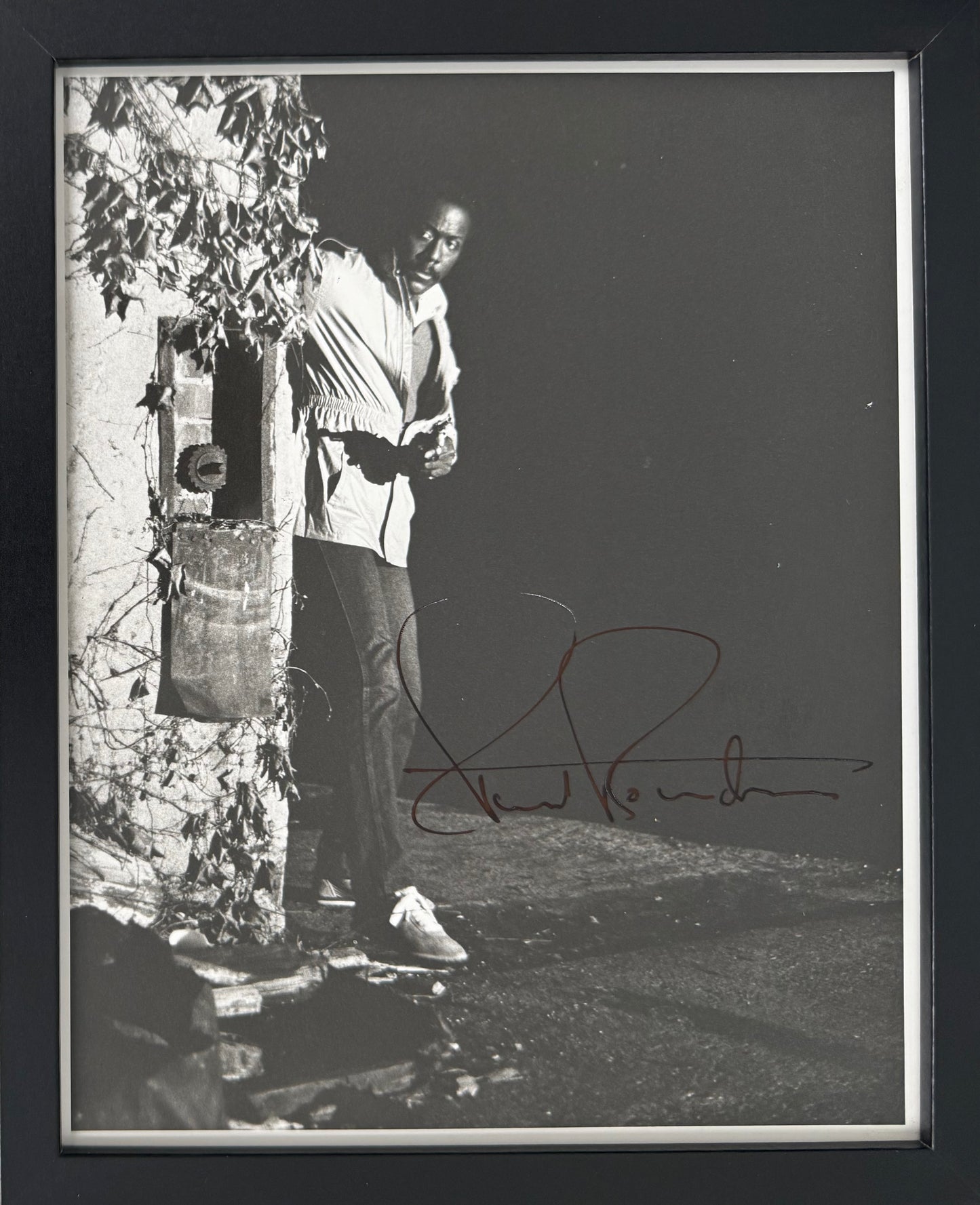 Richard Roundtree, Hand Signed Framed 25cm x 20cm Original Film Publicity Photo & COA