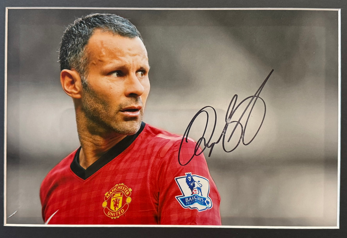 Ryan Giggs Manchester United Legend, Hand Signed Framed 40cm x 30cm Photo With COA