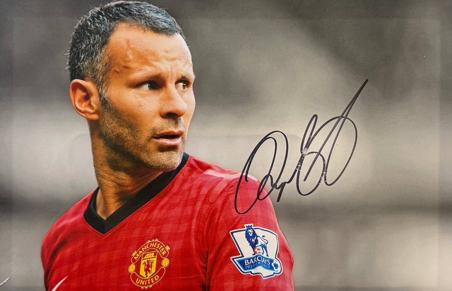Ryan Giggs Manchester United Legend, Hand Signed Framed 40cm x 30cm Photo With COA