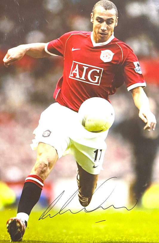 Henrik Larsson, Celtic Legend, Hand Signed Framed 55cm x 45cm Manchester United Photo With COA