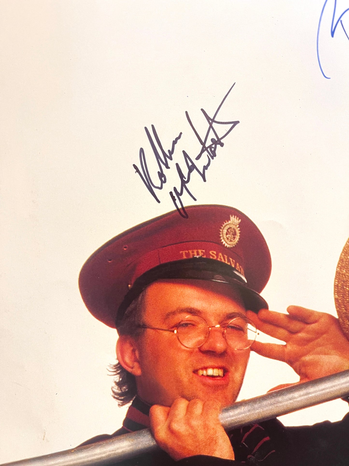 PAUL AND LINDA MCCARTNEY HAND SIGNED 'NEW WORLD TOUR' PROGRAMME WITH COA