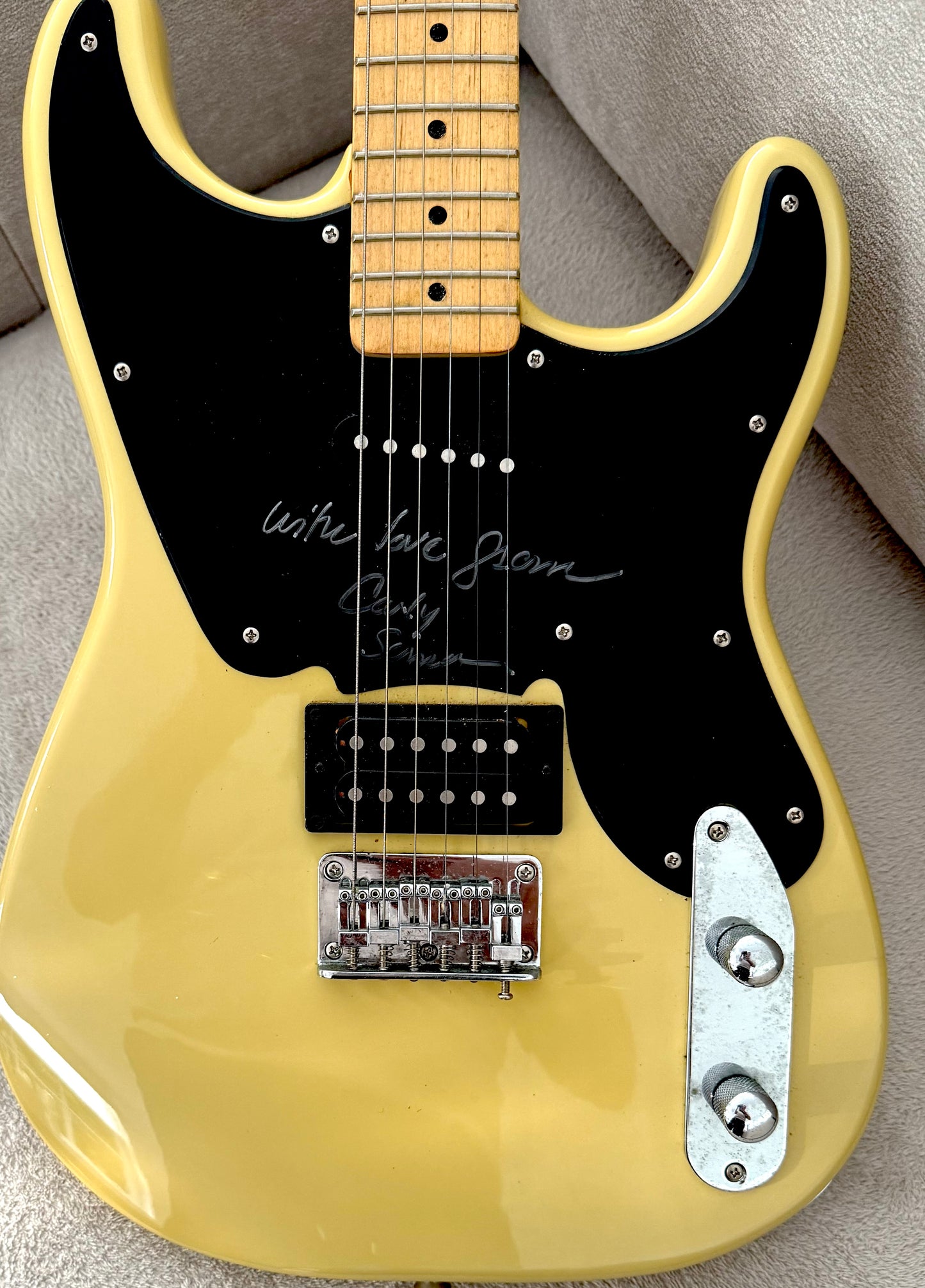 Carly Simon, Singer, Songwriting Legend, Hand Signed Guitar & VH1 SVP GM COA