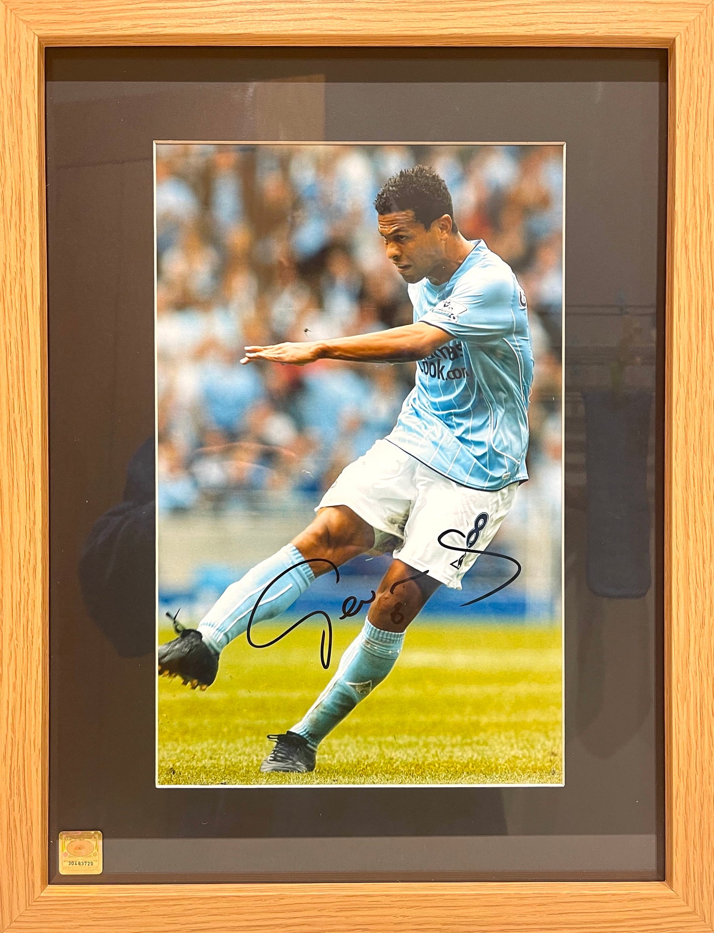 GEOVANNI - FORMER MANCHESTER CITY PLAYER HAND SIGNED PHOTO WITH COA