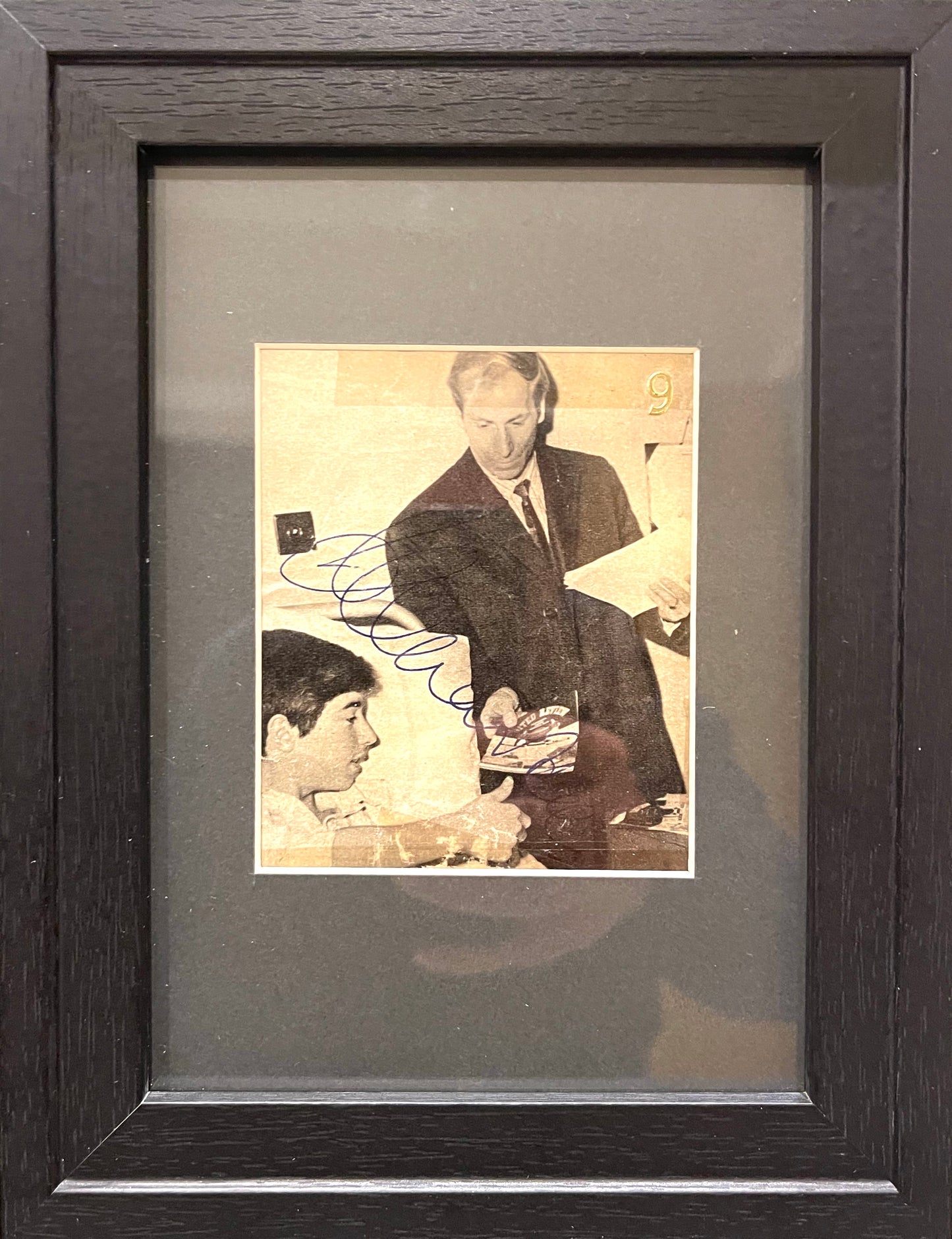 SIR BOBBY CHARLTON HAND SIGNED PHOTO WITH COA