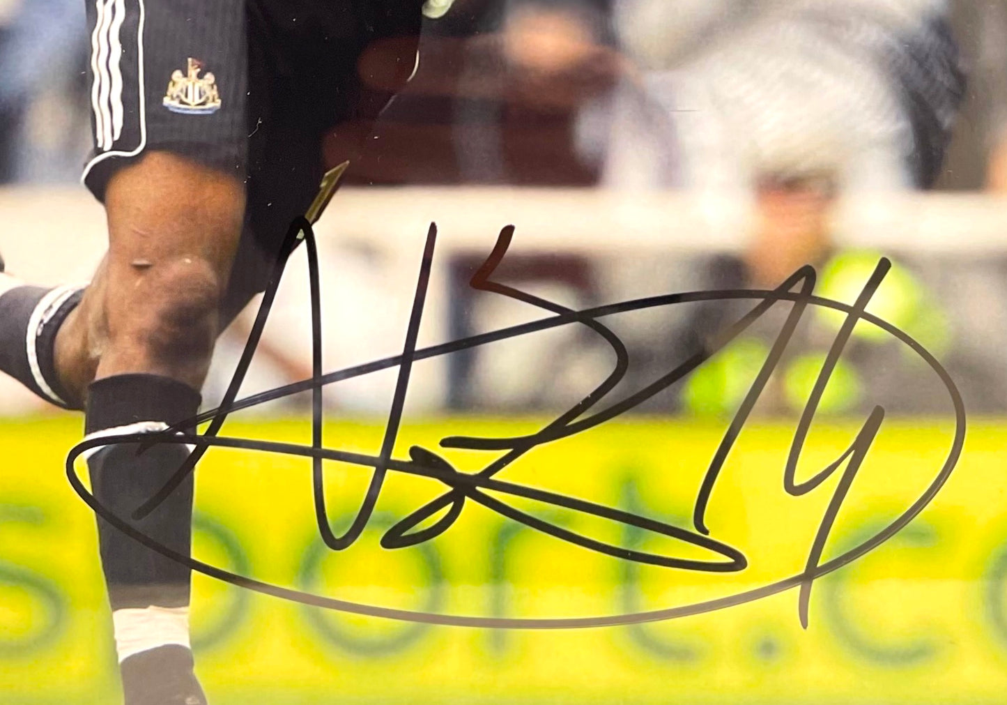 CHARLES N'ZOGBIA FORMER NEWCASTLE UNITED PLAYER HAND SIGNED PHOTO WITH COA