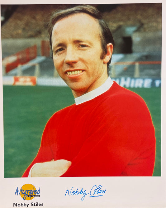NOBBY STILES - MANCHESTER UNITED AND ENGLAND HAND SIGNED FRAMED PHOTO WITH COA