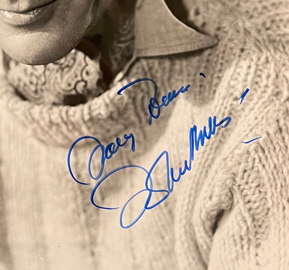 SIR JOHN MILLS HAND SIGNED PHOTO WITH COA