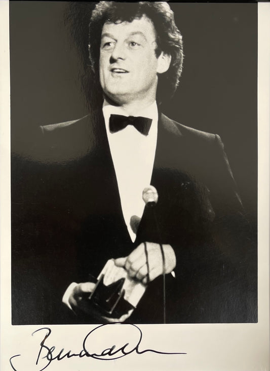 BERNARD HILL HAND SIGNED (FRAMED 7' X 5' INCH) PUBLICITY PHOTO WITH COA