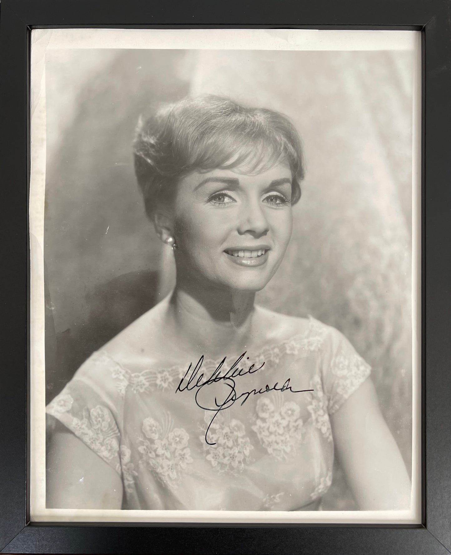 Debbie Reynolds Hand Signed Framed Photo With AFTAL Member COA