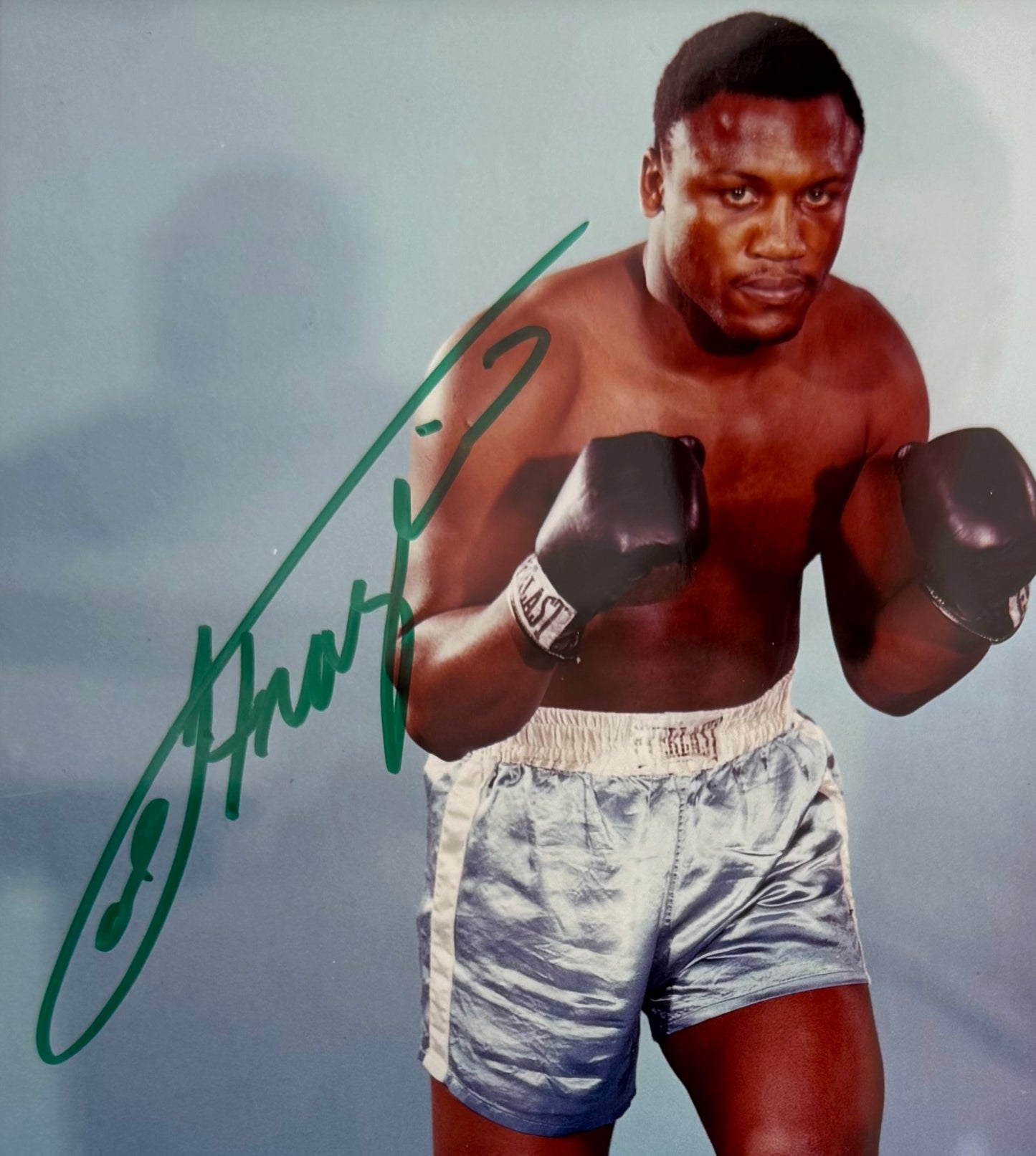 Smokin Joe Frazier Hand Signed Framed (12'x10'inch) Photo With AFTAL Member COA
