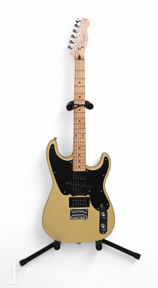 Carly Simon, Singer, Songwriting Legend, Hand Signed Guitar & VH1 SVP GM COA