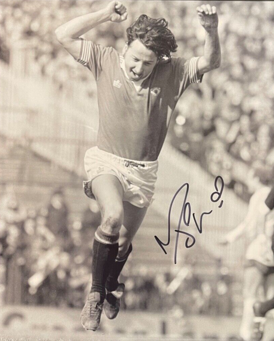 MICKEY THOMAS HAND SIGNED MANCHESTER UNITED PHOTO WITH COA