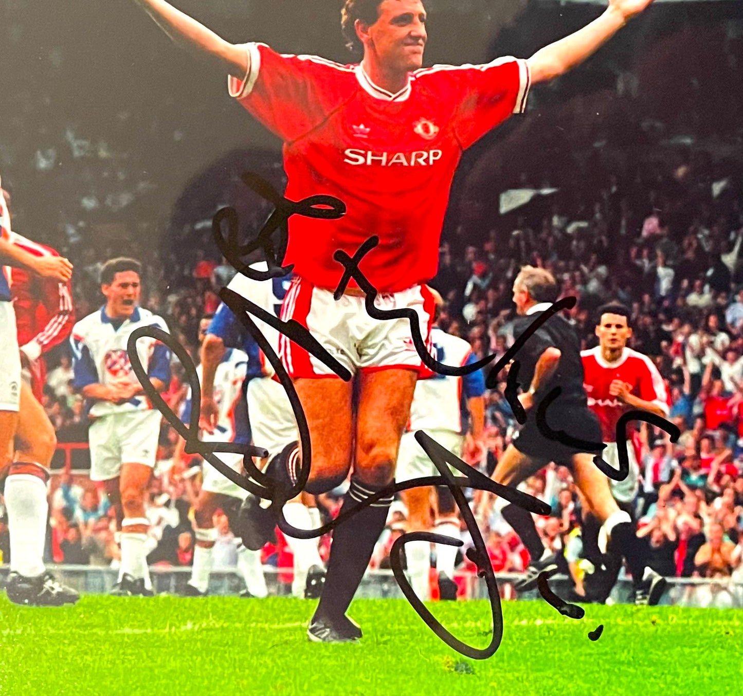 STEVE BRUCE MANCHESTER UNITED HAND SIGNED PHOTO WITH COA