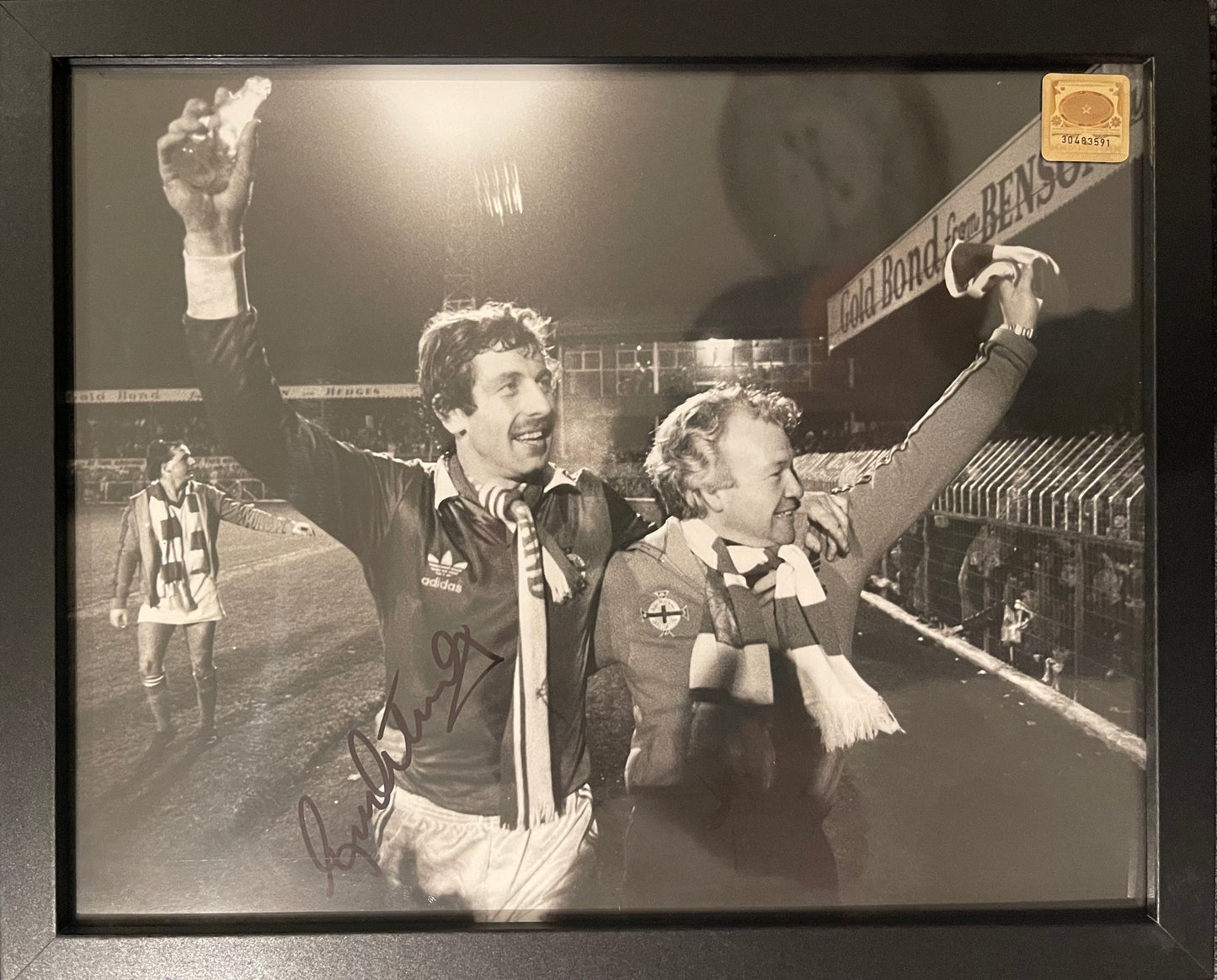 GERRY ARMSTRONG SPURS AND NORTHERN IRELAND LEGEND HAND SIGNED PHOTO WITH COA