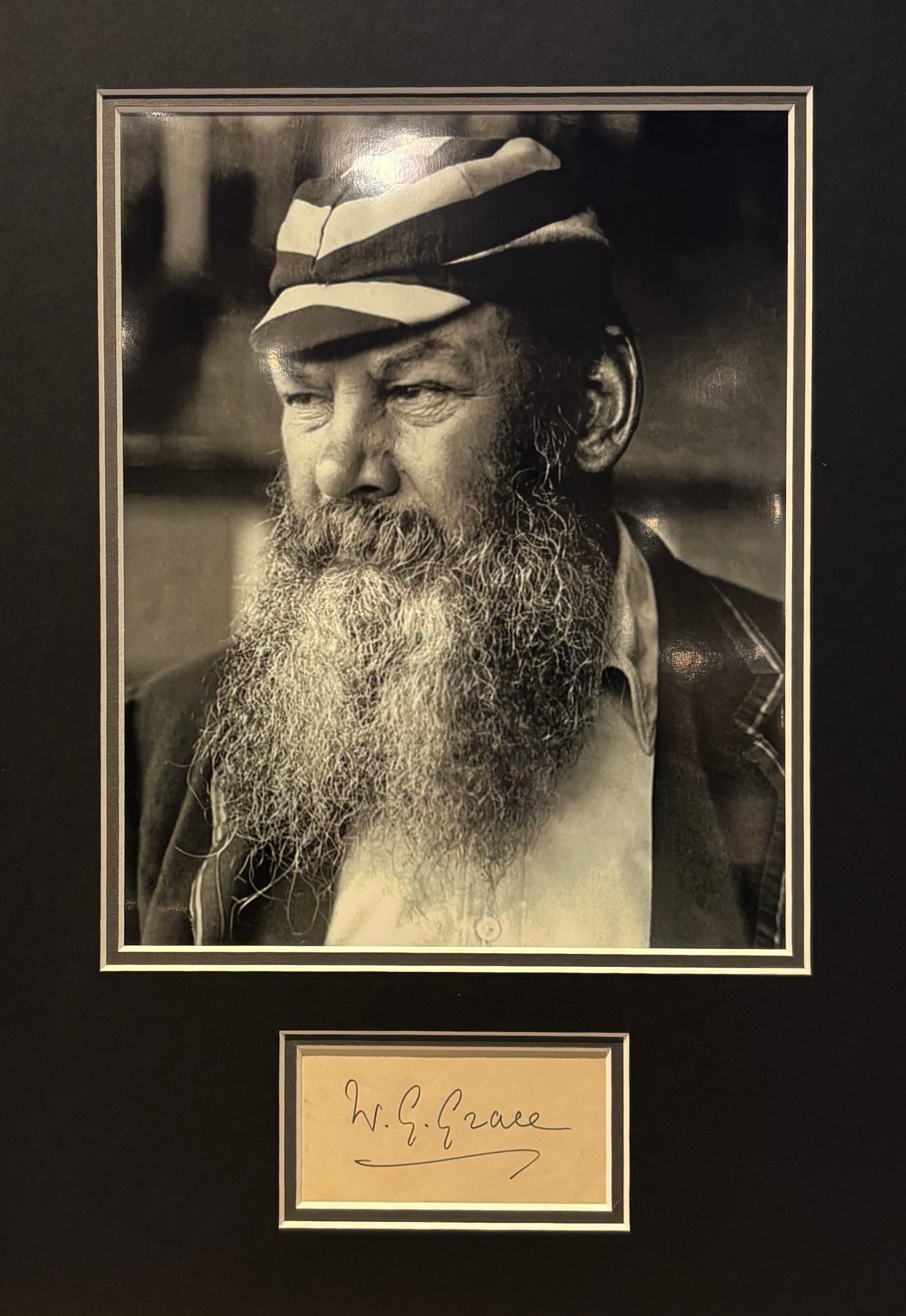 W.G. GRACE ENGLAND CRICKETS MOST FAMOUS PLAYER HAND SIGNED CARD PRESENTATION & COA