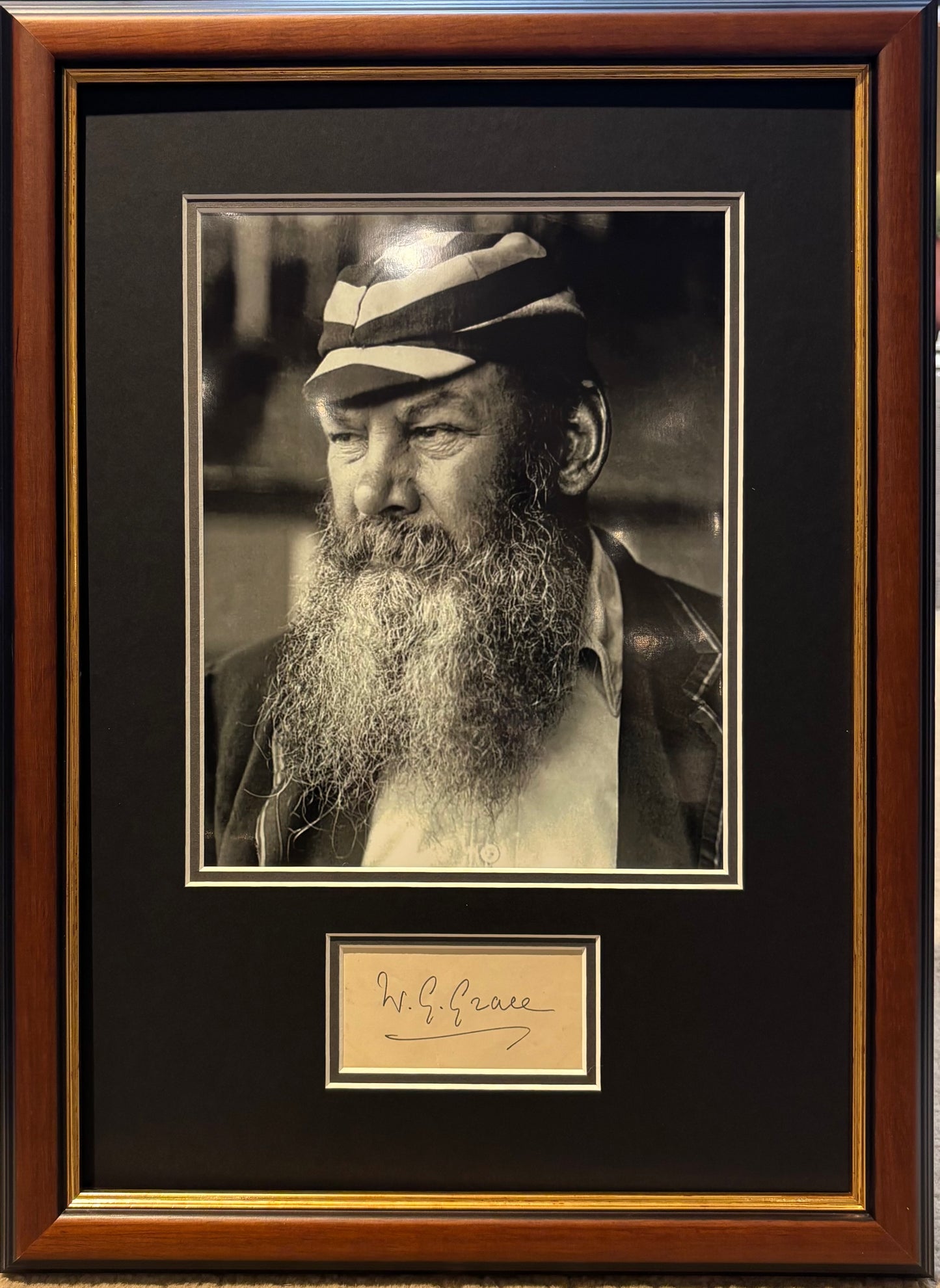 W.G. GRACE ENGLAND CRICKETS MOST FAMOUS PLAYER HAND SIGNED CARD PRESENTATION & COA