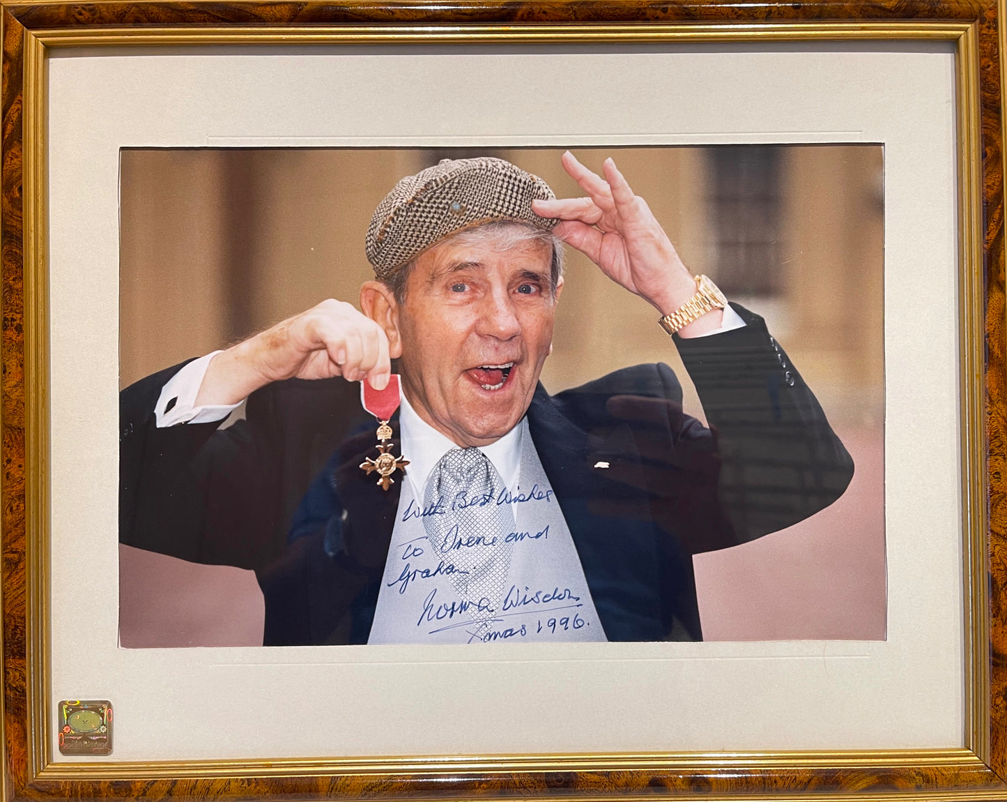 SIR NORMAN WISDOM HAND SIGNED PHOTO WITH COA 15 x 12 INCH