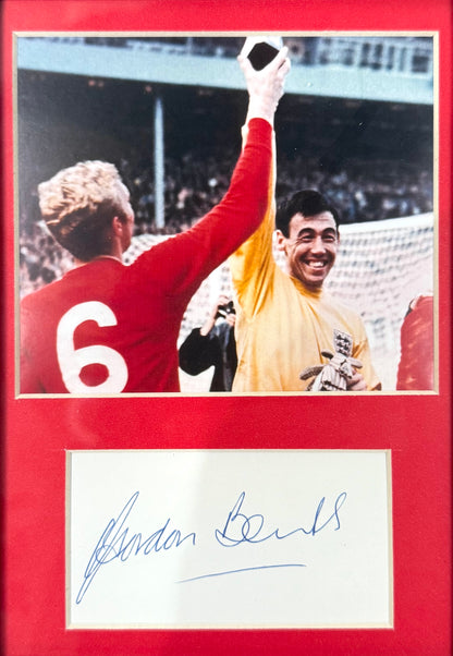 Gordon Banks, England 1966 World Cup Hero, Hand Signed Card Presentation & AFTAL Member COA