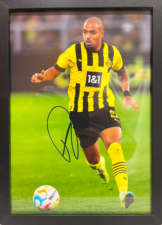 DONYELL MALEN BVB PLAYER HAND SIGNED PHOTO WITH COA