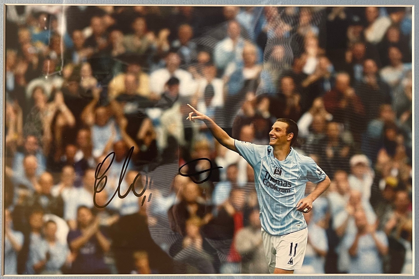 ELANO - FORMER MANCHESTER CITY PLAYER HAND SIGNED PHOTO WITH COA