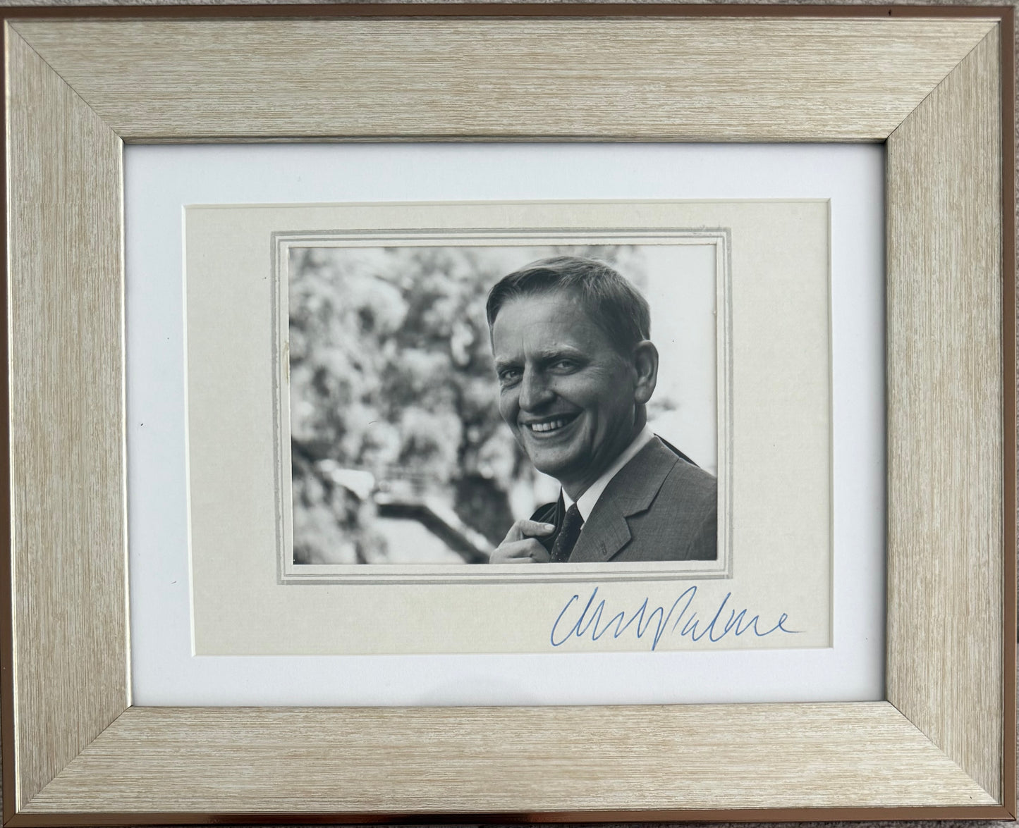 Olof Palme, Assassinated Former Swedish Prime Minister, Hand Signed Photo With COA