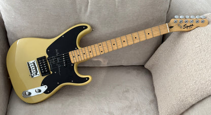 Carly Simon, Singer, Songwriting Legend, Hand Signed Guitar & VH1 SVP GM COA