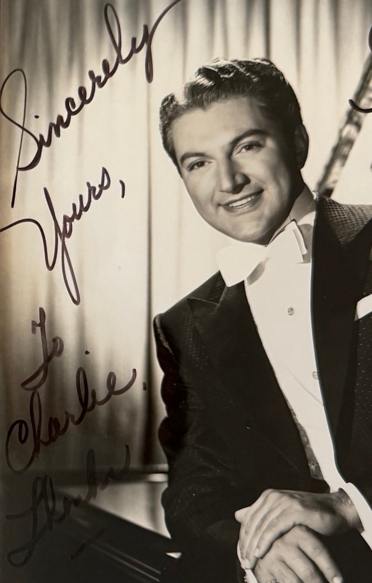 Liberace, Singer, Actor, Pianist, Hand Signed Framed 25cm x 20cm Photo COA