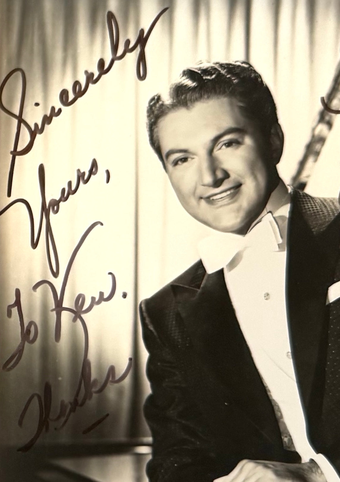 Liberace, Singer, Actor, Pianist, Hand Signed Framed 25cm x 20cm Photo COA
