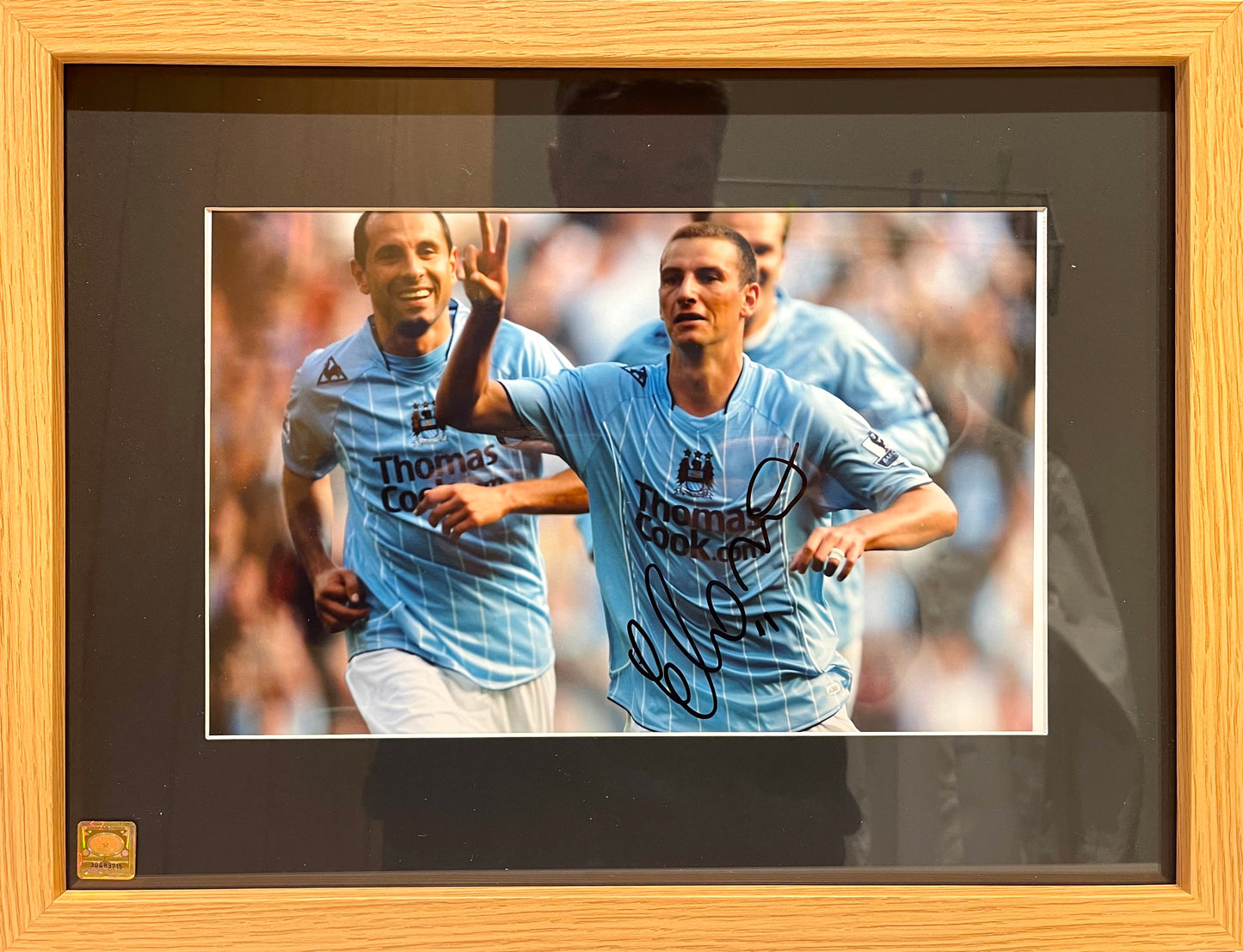 ELANO - FORMER MANCHESTER CITY PLAYER HAND SIGNED PHOTO WITH COA