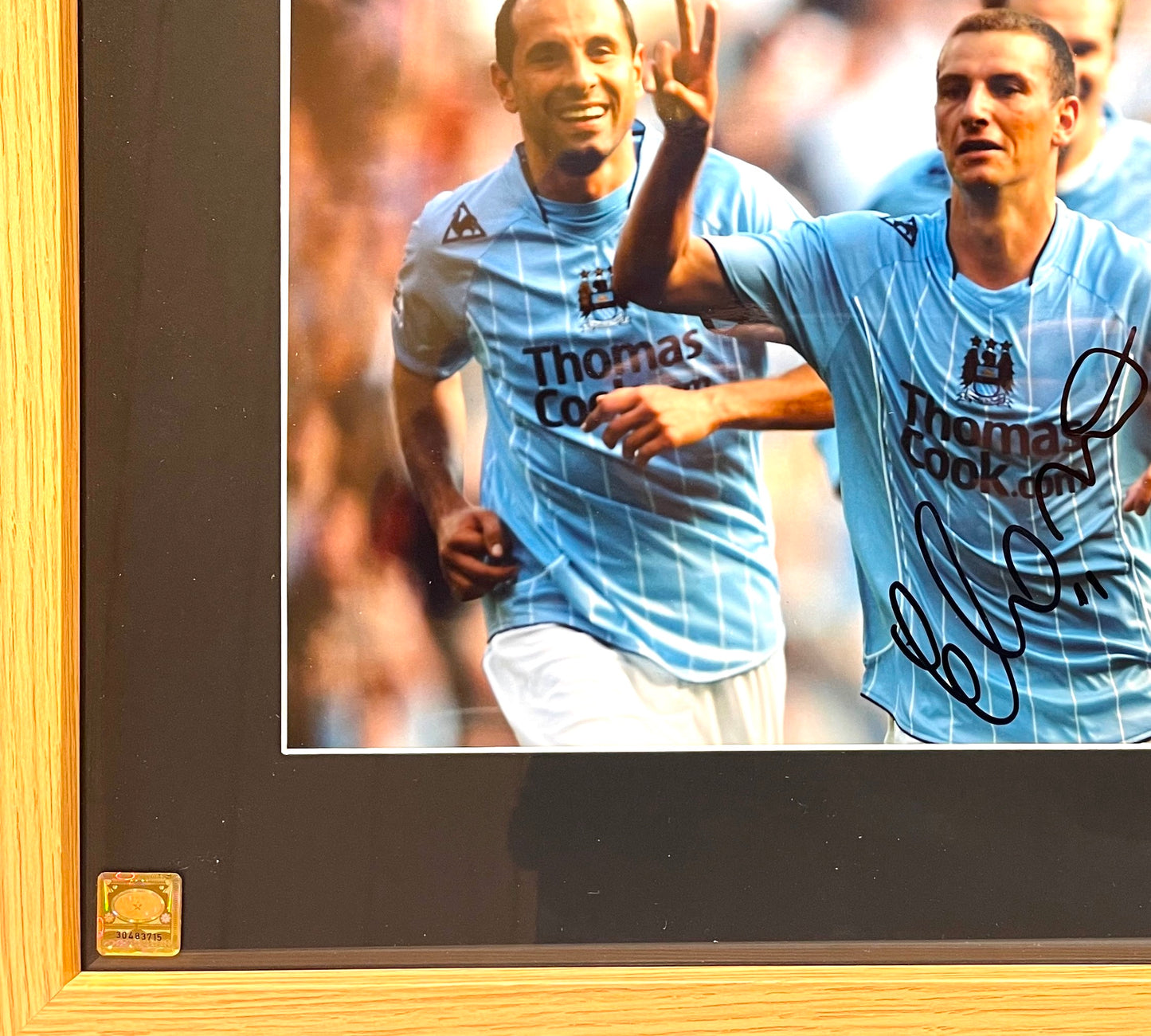 ELANO - FORMER MANCHESTER CITY PLAYER HAND SIGNED PHOTO WITH COA