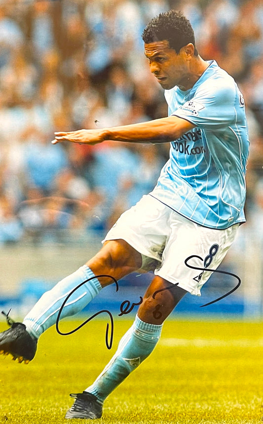 GEOVANNI - FORMER MANCHESTER CITY PLAYER HAND SIGNED PHOTO WITH COA