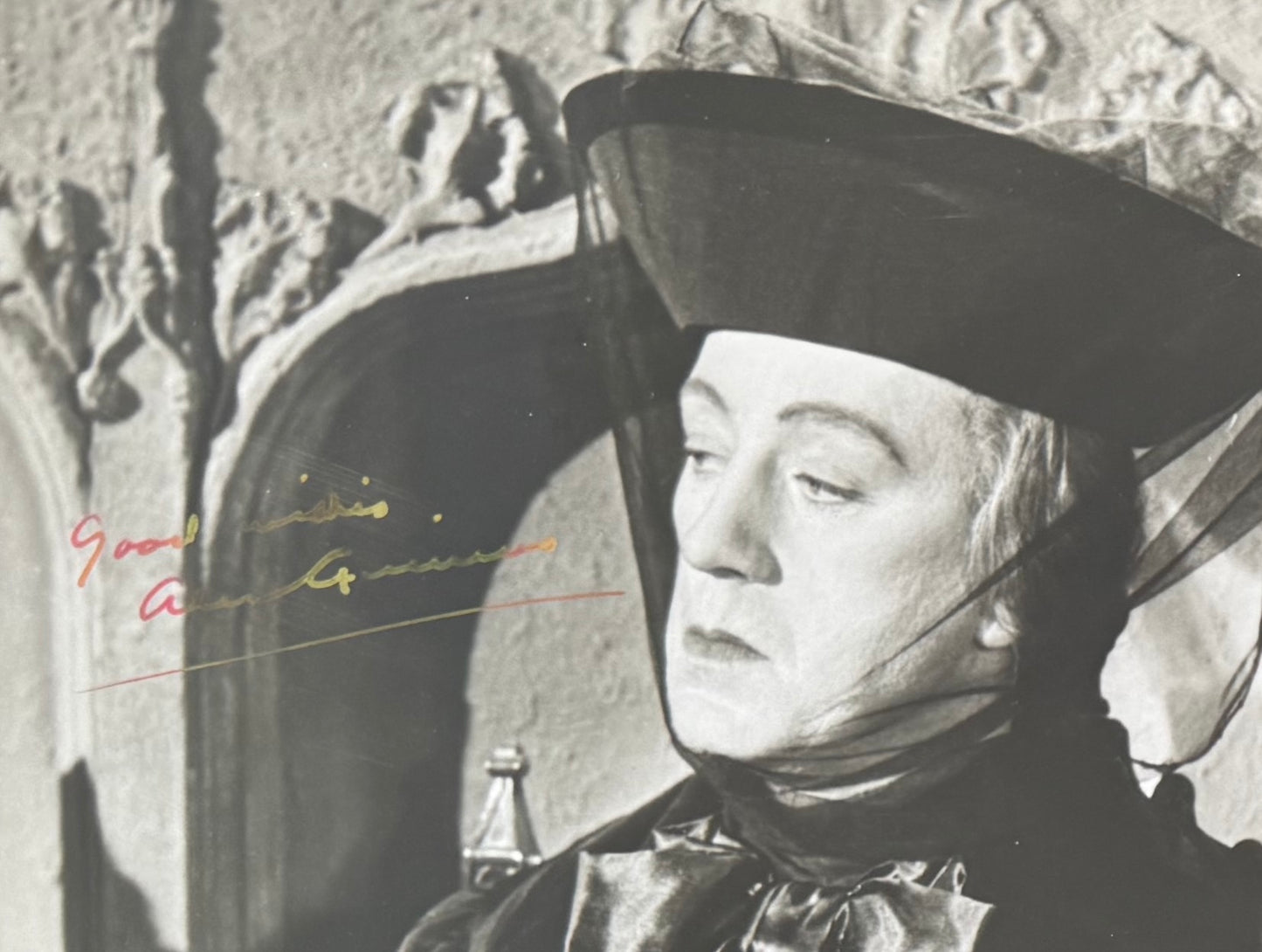 Sir Alec Guiness, Hand Signed Framed 25cm x 20cm Original Film Photo With COA