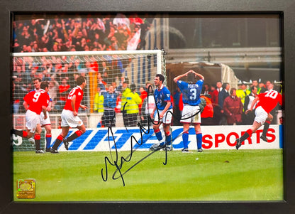 MARK HUGHES MANCHESTER UNITED HAND SIGNED PHOTO WITH COA