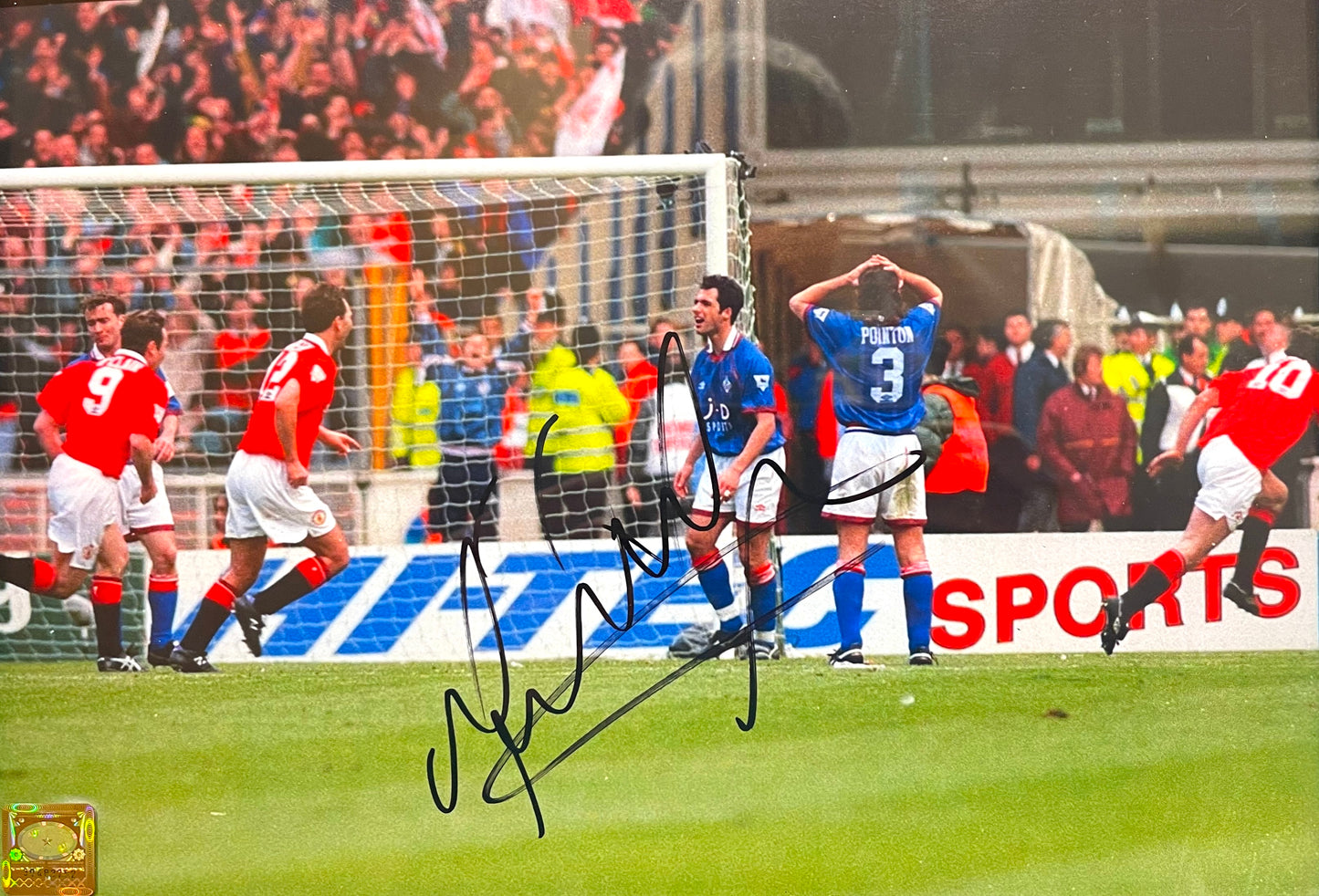 MARK HUGHES MANCHESTER UNITED HAND SIGNED PHOTO WITH COA