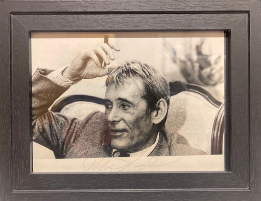 PETER O'TOOLE HAND SIGNED FRAMED PHOTO WITH AFTAL COA