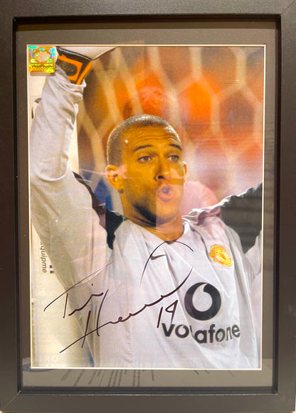 TIM HOWARD HAND SIGNED MANCHESTER UNITED PHOTO WITH COA