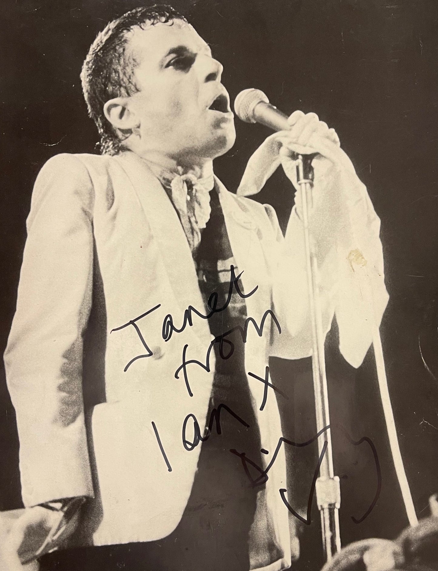 IAN DURY HAND SIGNED BLACK AND WHITE PHOTO WITH COA