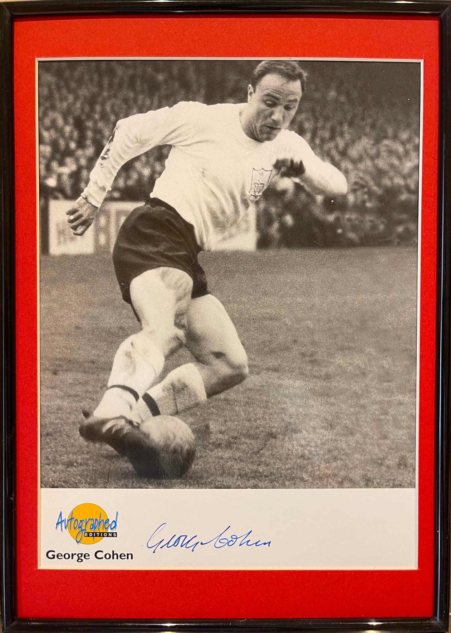 GEORGE COHEN, ENGLAND 1966 WORLD CUP WINNER, HAND SIGNED, FRAMED PHOTO WTH COA