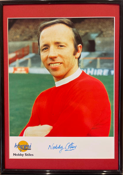 NOBBY STILES - MANCHESTER UNITED AND ENGLAND HAND SIGNED FRAMED PHOTO WITH COA