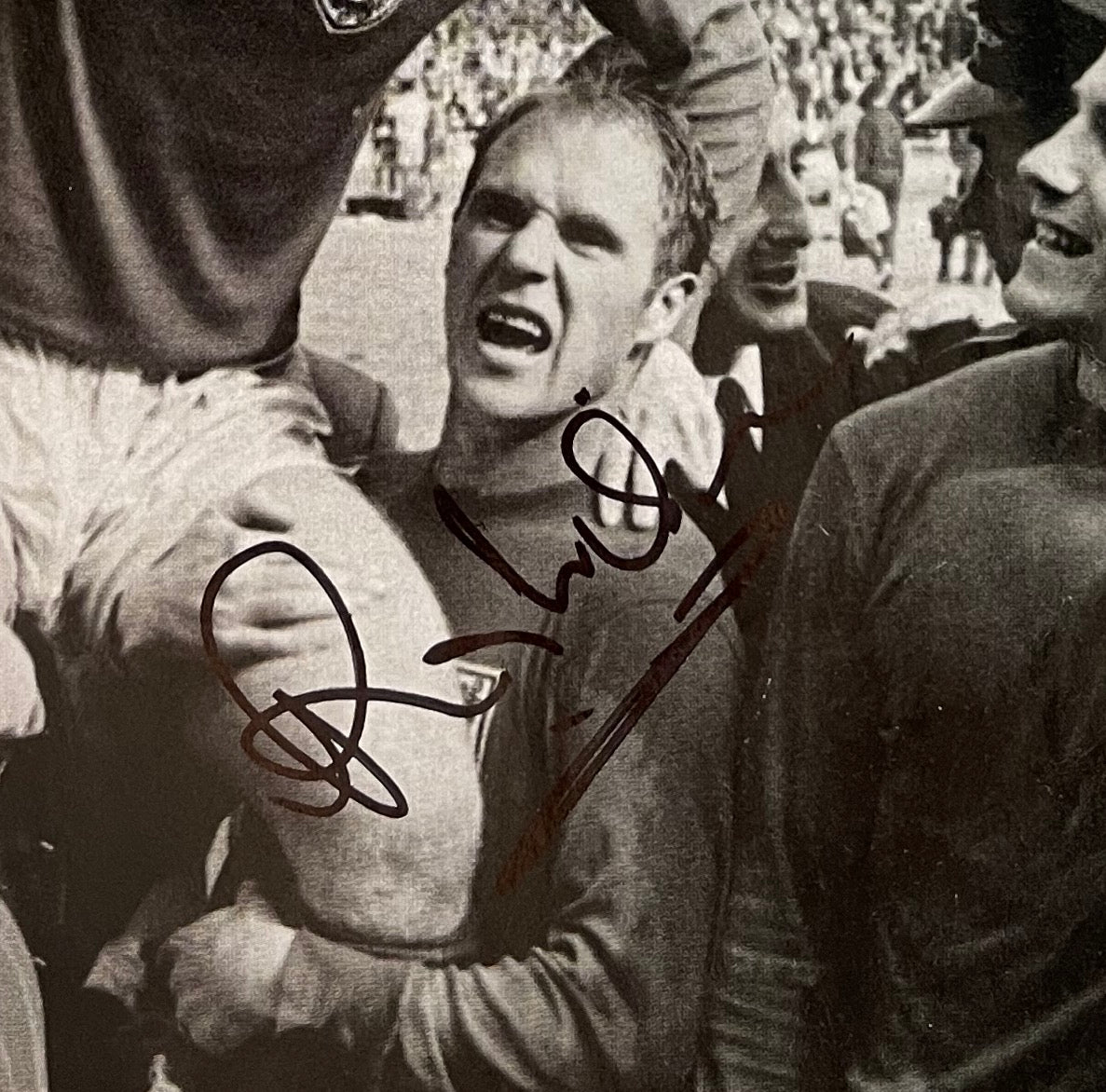 RAY WILSON, ENGLAND WORLD CUP WINNER, HAND SIGNED PHOTO WITH COA