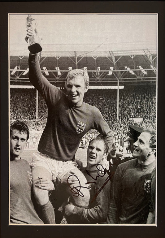 RAY WILSON, ENGLAND WORLD CUP WINNER, HAND SIGNED PHOTO WITH COA