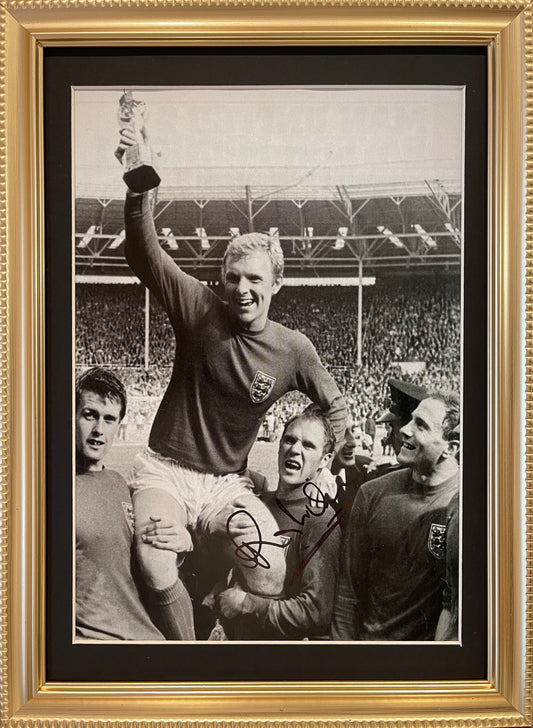 RAY WILSON, ENGLAND WORLD CUP WINNER, HAND SIGNED PHOTO WITH COA