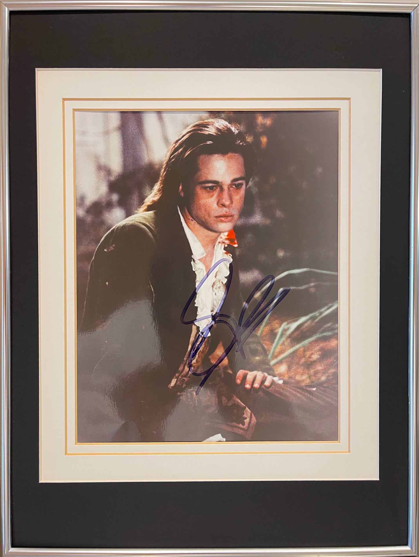 BRAD PITT HAND SIGNED 'INTERVIEW WITH THE VAMPIRE' FILM PHOTO WITH COA