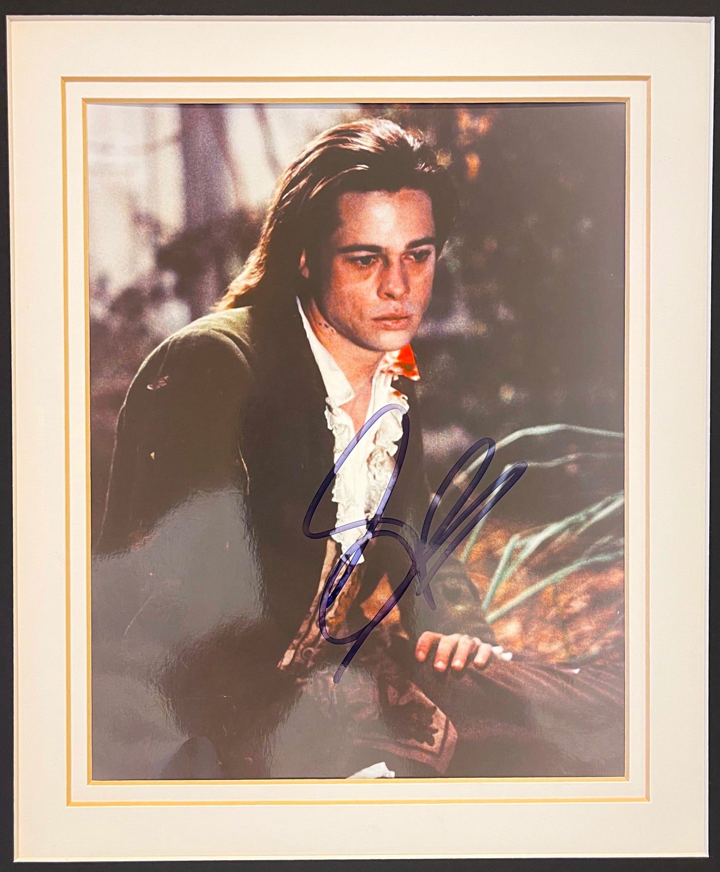 BRAD PITT HAND SIGNED 'INTERVIEW WITH THE VAMPIRE' FILM PHOTO WITH COA