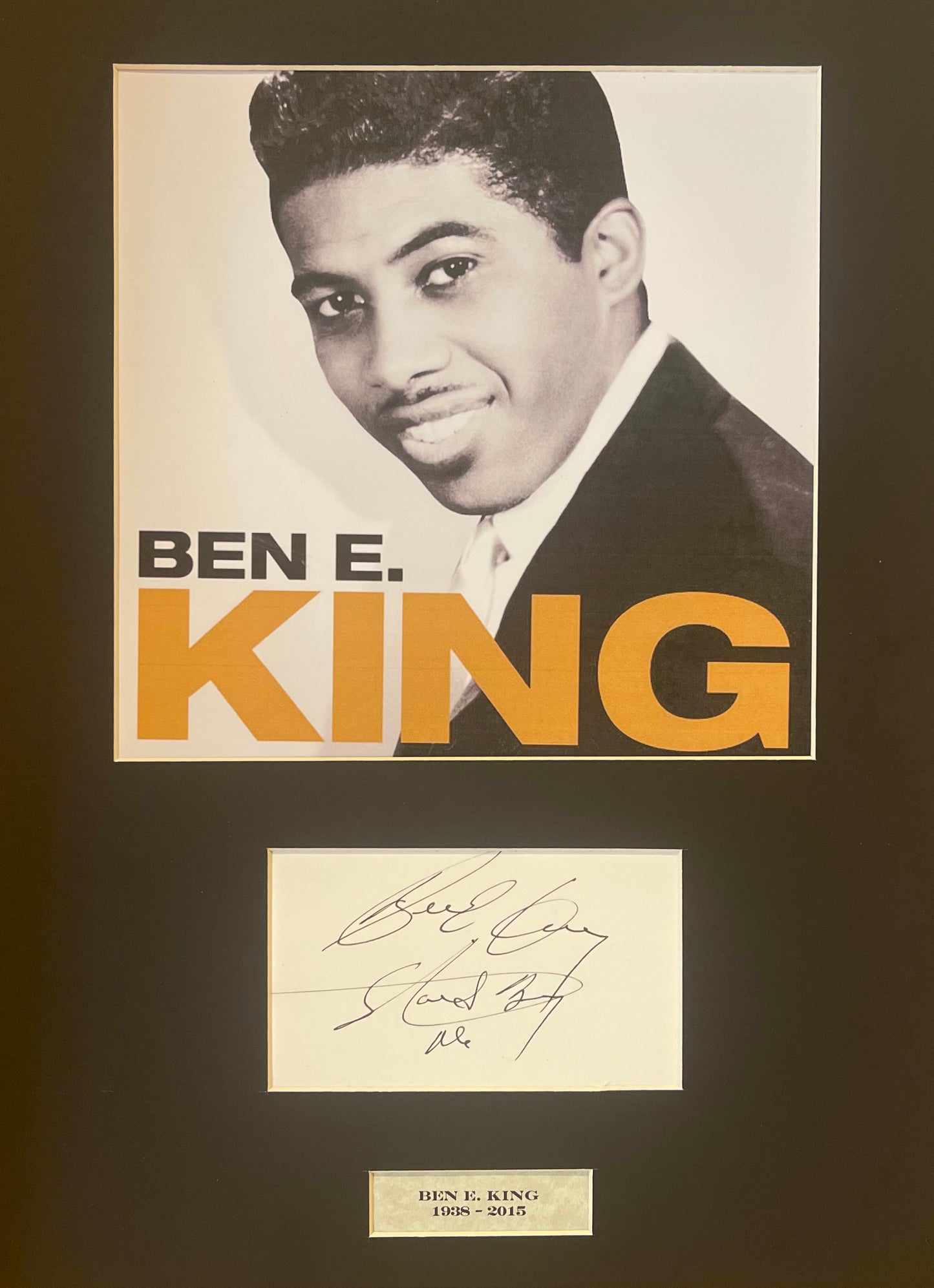 BEN E. KING HAND SIGNED FRAMED CARD PRESENTATION WITH COA