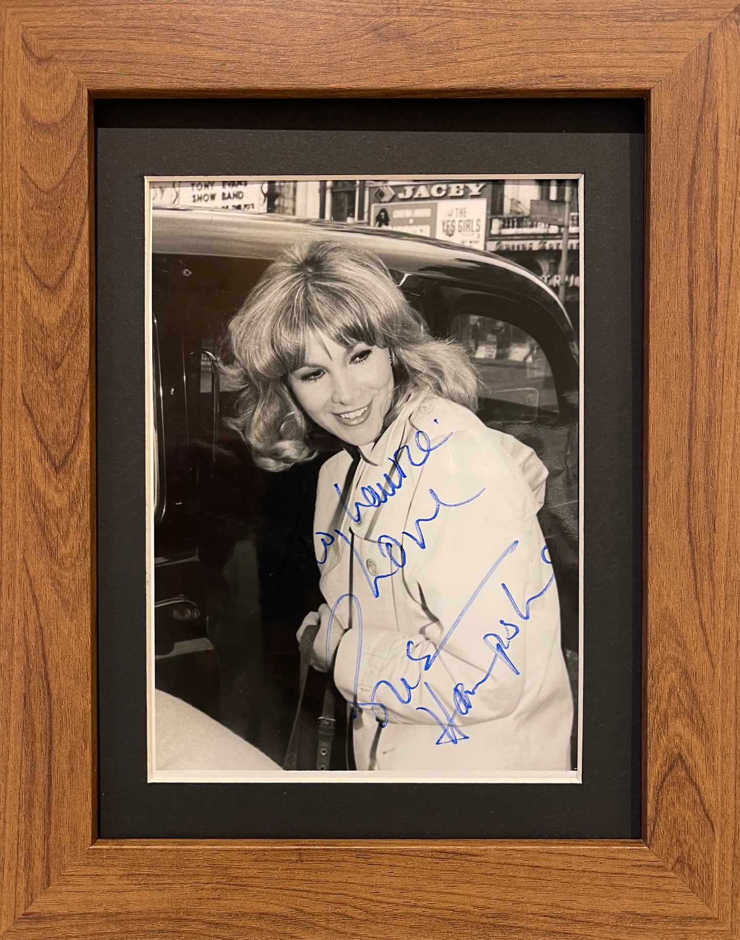 SUSAN HAMPSHIRE HAND SIGNED FRAMED PHOTO WITH COA