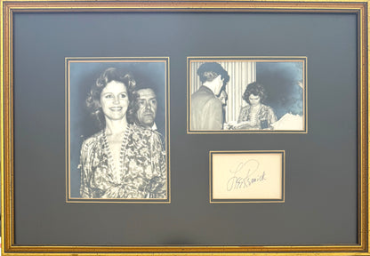 Lee Remick, Guaranteed Hand Signed Card Presentation, Framed (38cm x 28cm) & COA