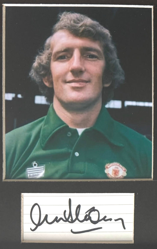 Alex Stepney, Manchester United, Hand Signed Mounted Card Presentation, 18cm x 13cm & COA