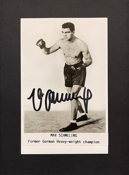 MAX SCHMELING FORMER WORLD HEAVYWEIGHT BOXING CHAMPION HAND SIGNED PHOTO WITH COA