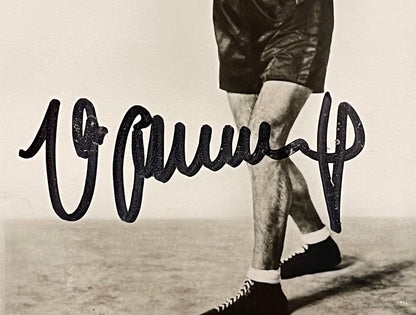 MAX SCHMELING FORMER WORLD HEAVYWEIGHT BOXING CHAMPION HAND SIGNED PHOTO WITH COA